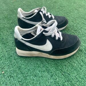 Nike Kids Black and White Swoosh Low-Top Sneakers